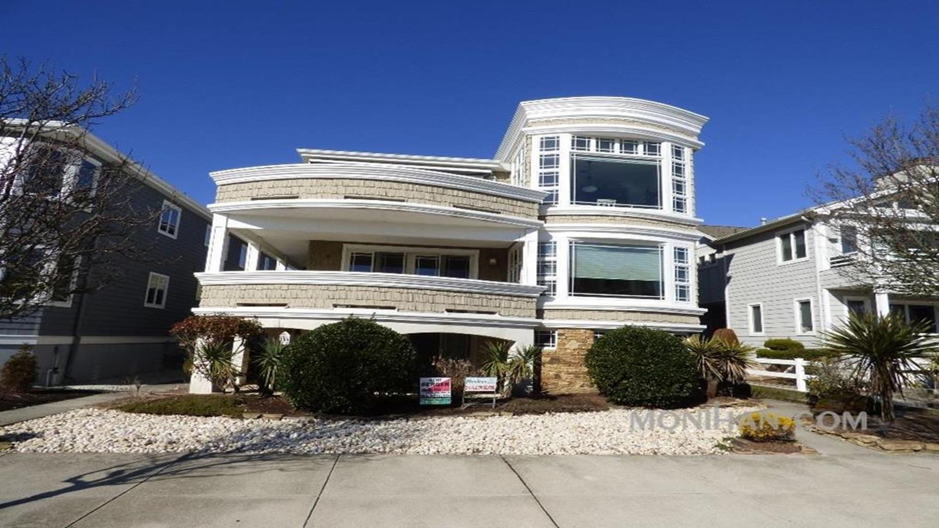 2834 Wesley Avenue. 2nd Floor