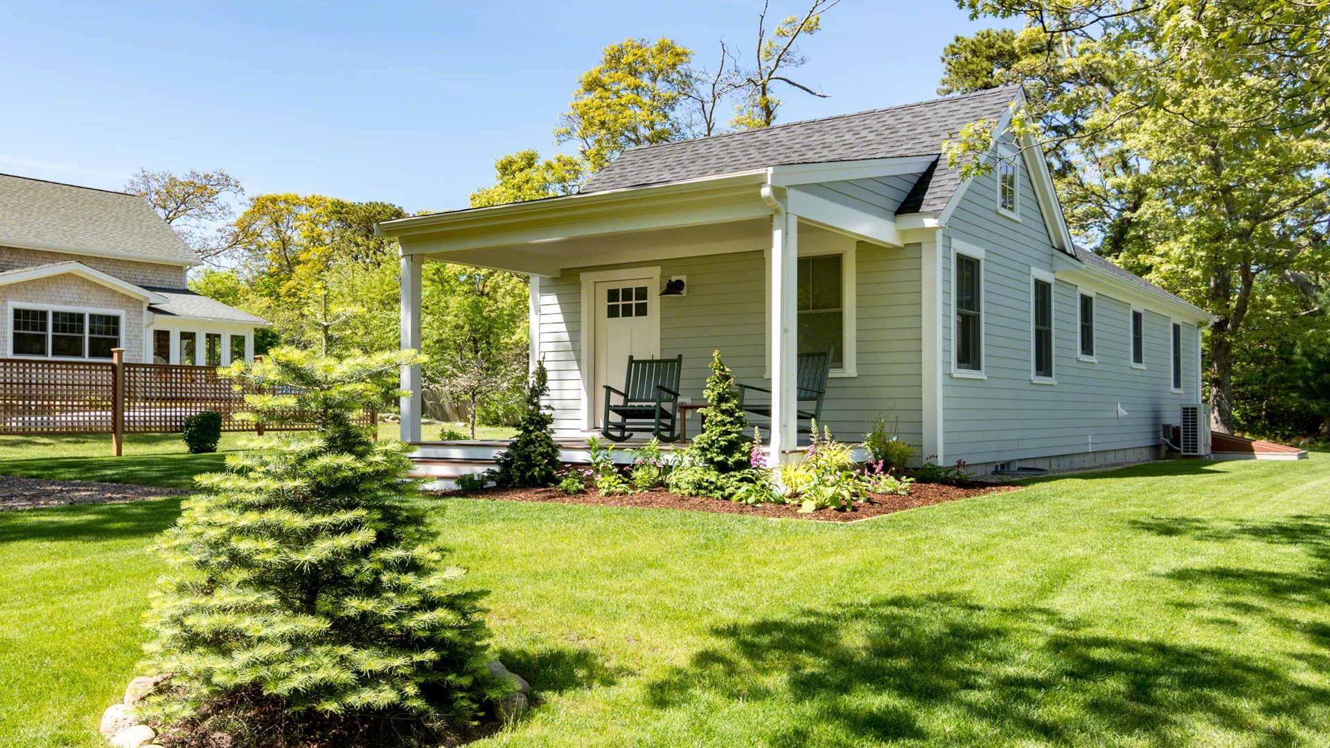 Vacation Rentals Vineyard Haven Coastal Cottage With Hot Tub
