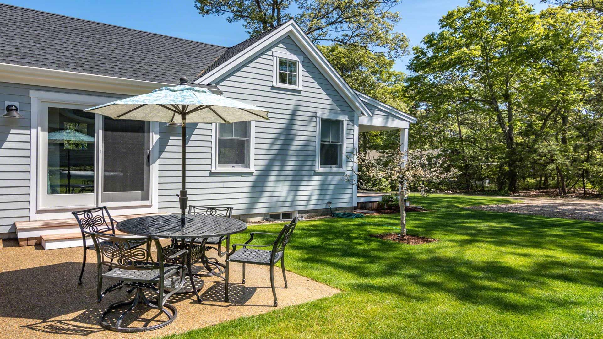Vacation Rentals Vineyard Haven Coastal Cottage With Hot Tub